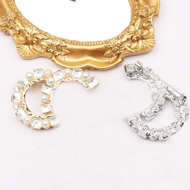 

23ss 2color Hollow Luxury Brand Designers Letters Brooches Vintage 18K Gold Plated Brooch Zircon Suit Pin Fashion Jewelry Accessorie Wedding Gift