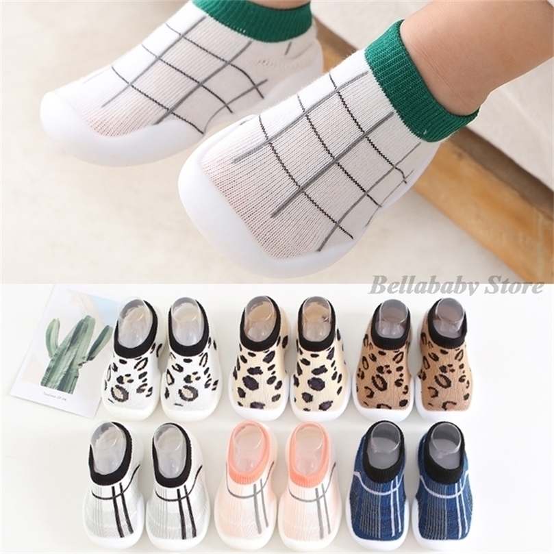 

First Walkers Leopard Baby Shoes White Fashion Unisex Spring Floor NonSlip Soft Socks Infant Plaid Cartoon Casual 221107, Jg02