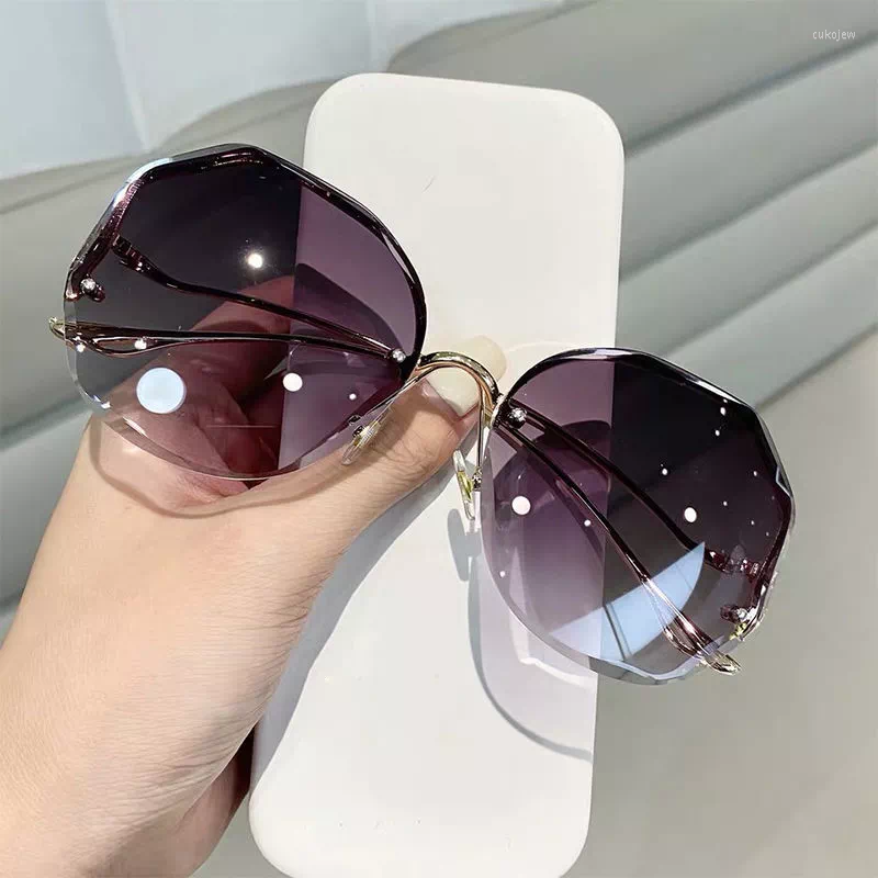 

Sunglasses Brand Design Gradient Women Men Ocean Water Cut Trimmed Lens Metal Curved Temples Sun Glasses Female UV400 Trending P
