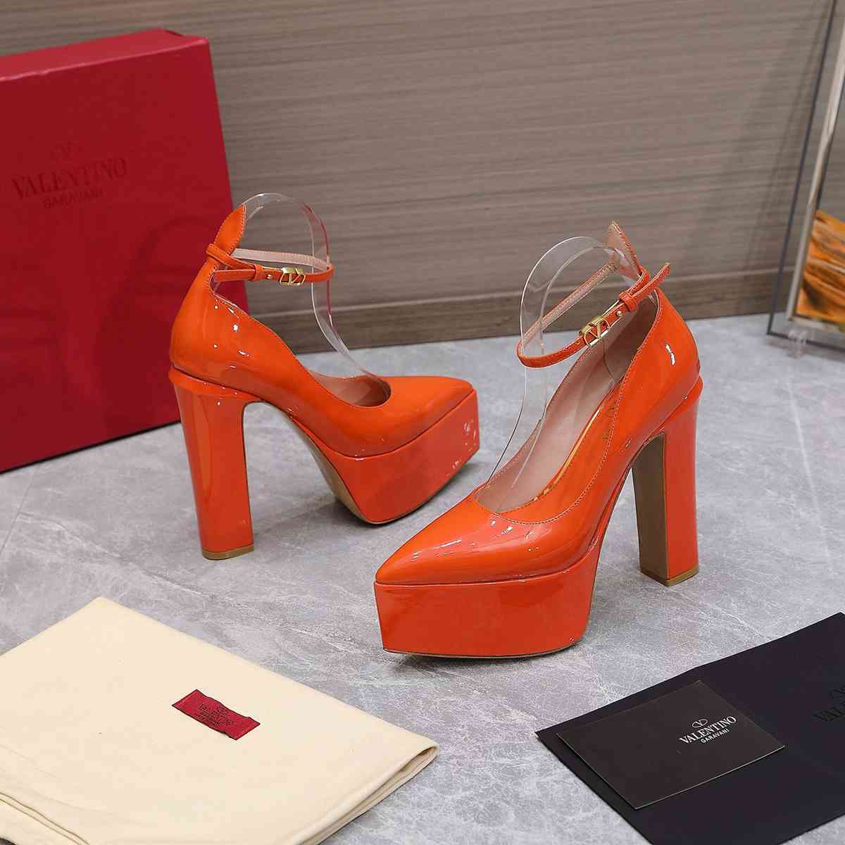 

2020 Fashion Valentinoity designer formal medium heels Nude polar medium heels hhj MGTZ MGTZ JXYT