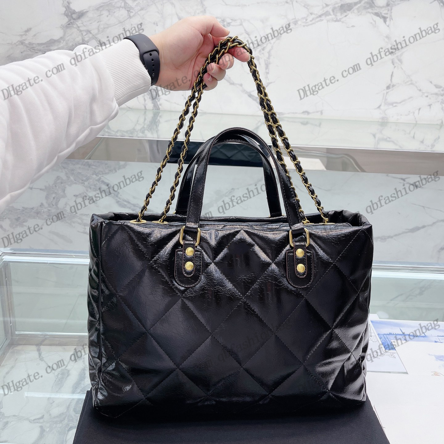 

French Oil Wax Calfskin Handle Shopping Tote Bag Classic Outdoor Large Capacity Crossbody Bags Metal Hardware Chain Classic Vintage Quilted Shoulder Sacoche 41x30, Black