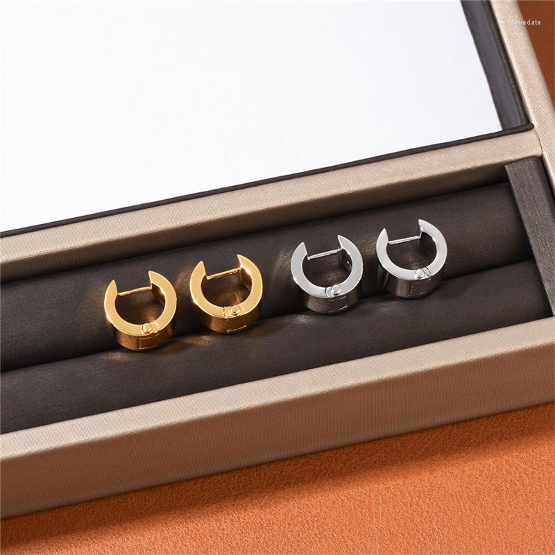 

Stud Earrings 2022 Niche Design Glossy Wide Ear Buckle Women Simple Fashion Trends Personality Style All-Match Accessories Jewelry