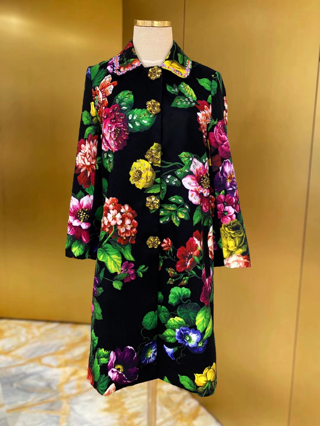 

Women' Trench Coats Autumn 2022 Italian designer designed black rose woolen heavy engineering beaded coat, Multi