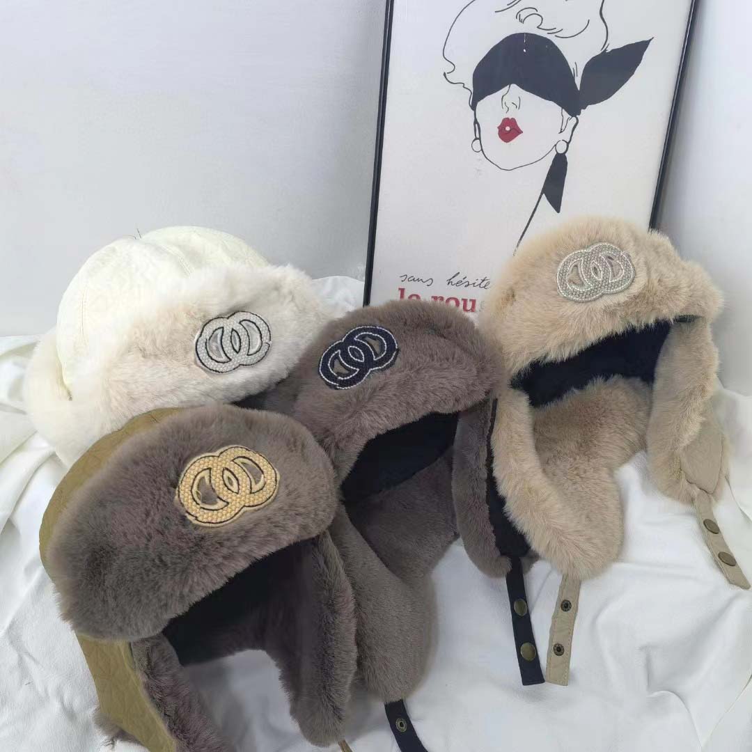 

Luxurys Designer Beanie Trapper Hats Plush Winter hat thickened fashion Ear Protection Caps Warm Leisure Windproof hot style pom hat Cap, No.1