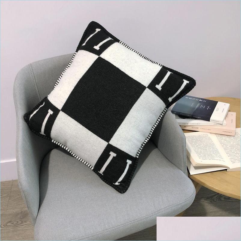 

Cushion/Decorative Pillow Luxurys Designers Cushion Fashion High Quality Throw Pillow Designs For Womens Mens Cushions Letter Square Dhmnf, Orange