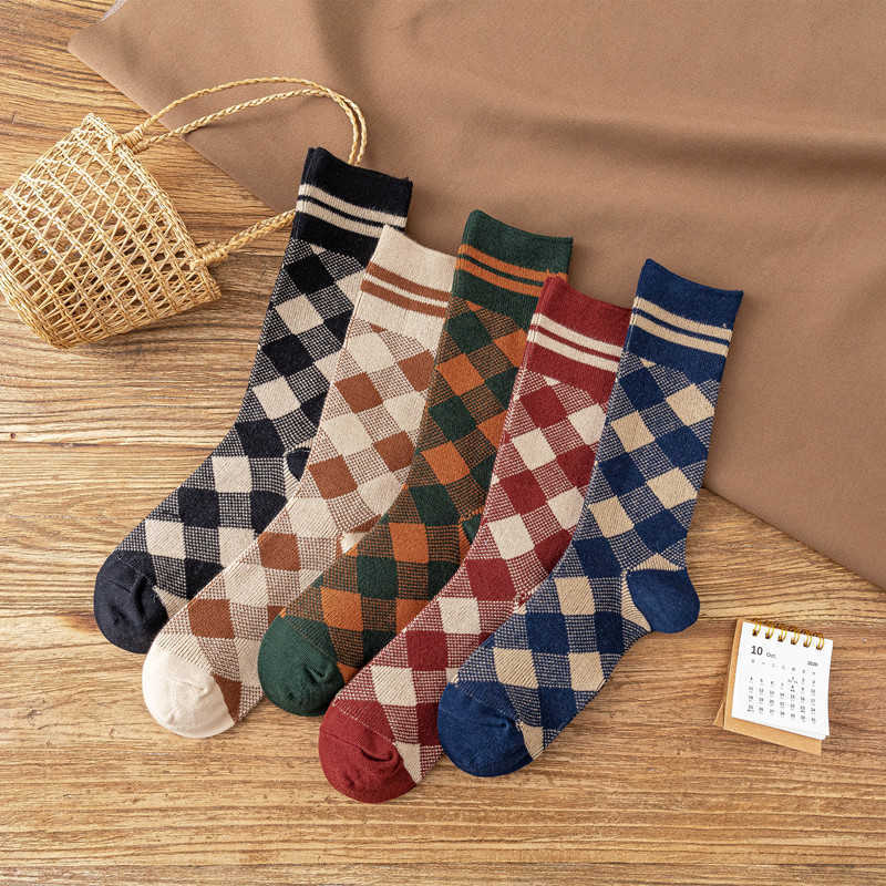 

Socks Hosiery Women Socks 2022 New Plaid Autumn Winter New Combed Cotton Middle Tube Casual Comfortable Girl Cute Korea Style Crew Socks Girl T221102, Beige