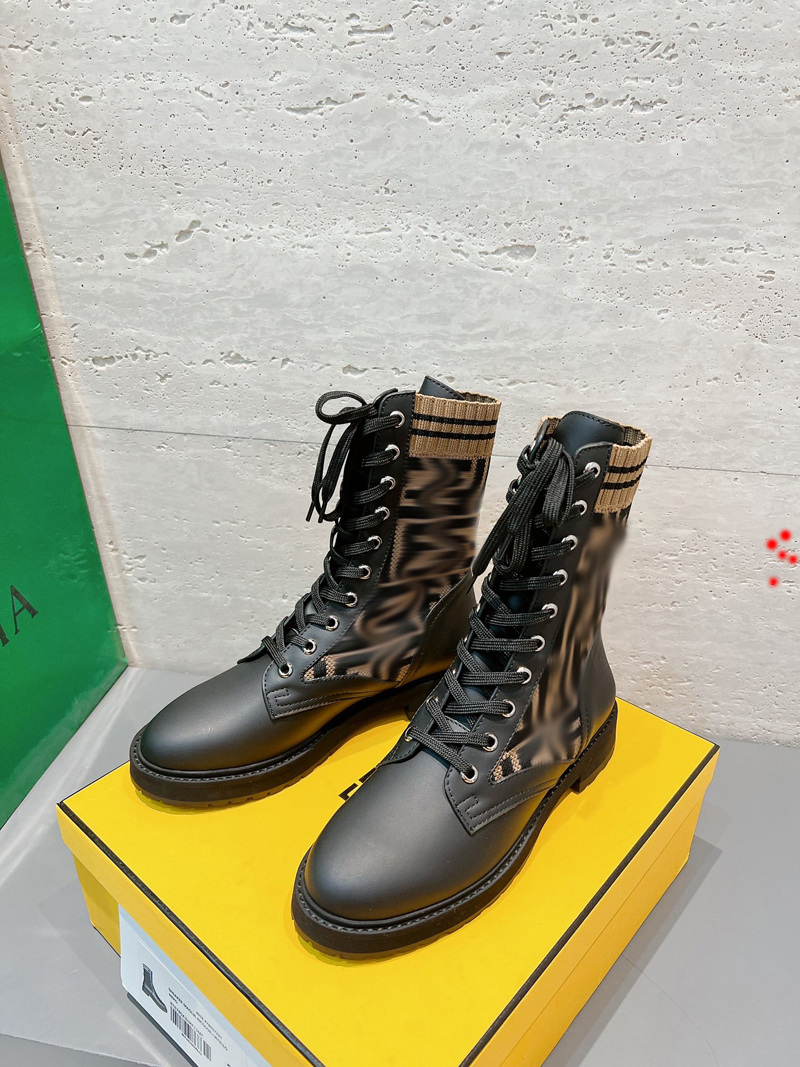 

2023 middle age series rain boots booties vintage women Martin boot leather chain decoration flat bottom retro rainboots waterproof net red same paragraph -L150, Picture color