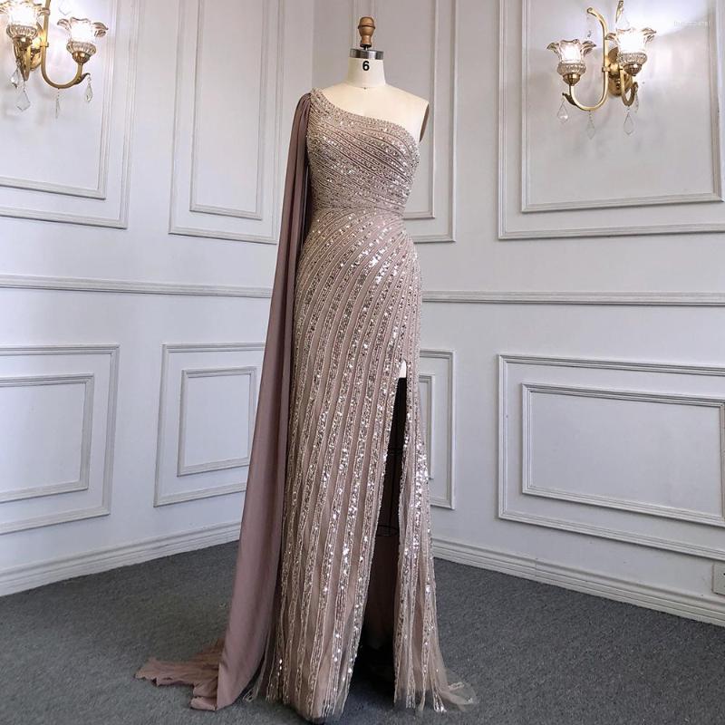 

Party Dresses Serene Hill Caramel Mermaid Elegant One-Shoulder Cape Sleeve Evening Gowns 2022 High Split Luxury Beaded CLA71708, Pink