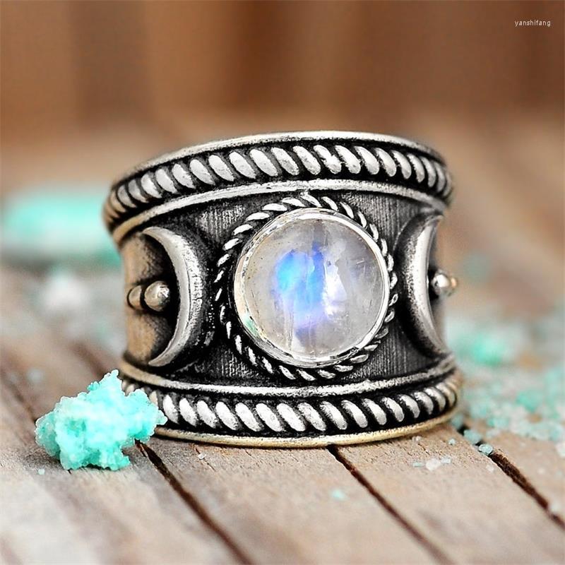 

Cluster Rings Creative Design Inlaid Moonstone Ring Trend Charm Women Moon Metal Female Personality Party Jewelry Gifts Fo Her