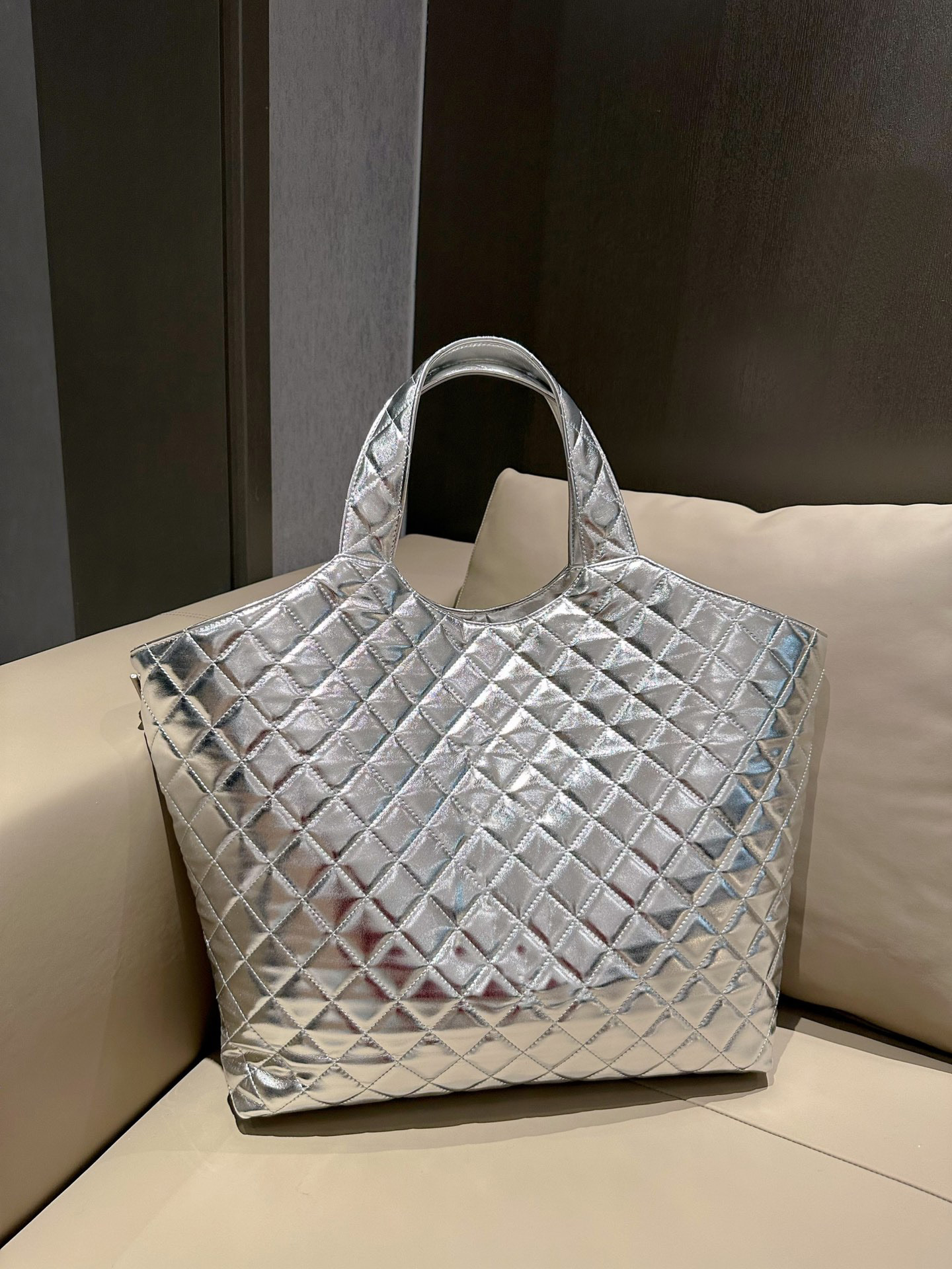 

Icare Maxi Shopping Bags In Quilted Large Capacity luxury Gold silver colour GABY Shoulder Totes Bag Diamond Surface Travel beach bags New With Chain Coin Wallet 39cm