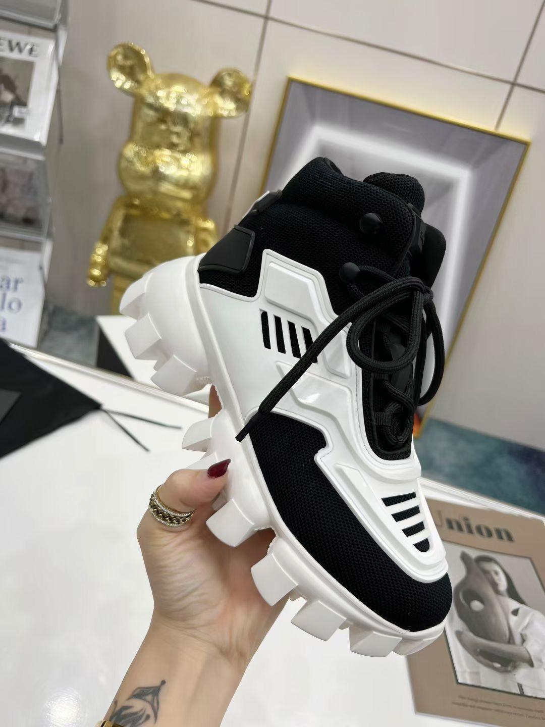 

Designer Cloudbust Triple Sneaker Outdoor Trainers Fashion Mens Thunderbasketball Platform Vintage Casual Men Sock MkU