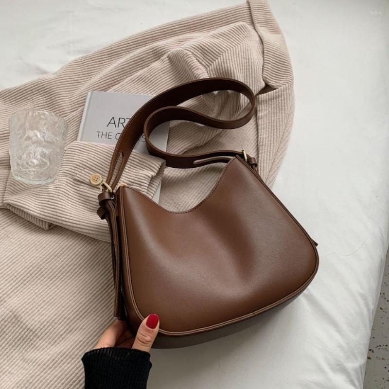 

Wallets Saddle Small Shoulder Crossbody Bags For Women Trends 2022 Fashion Brand Designer Adjustable Wide Strap Ladies Handbags, Black no pendant