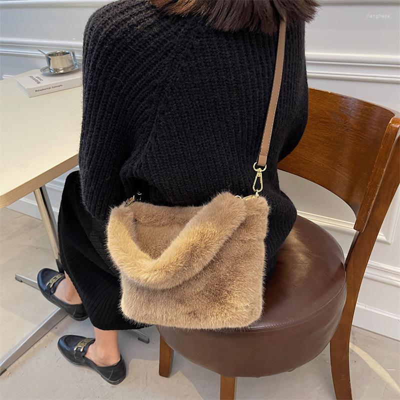 

Evening Bags 2022 Style This Year's Plush One-shoulder Handbags Autumn And Winter Fashion Chain Armpit Bag, White