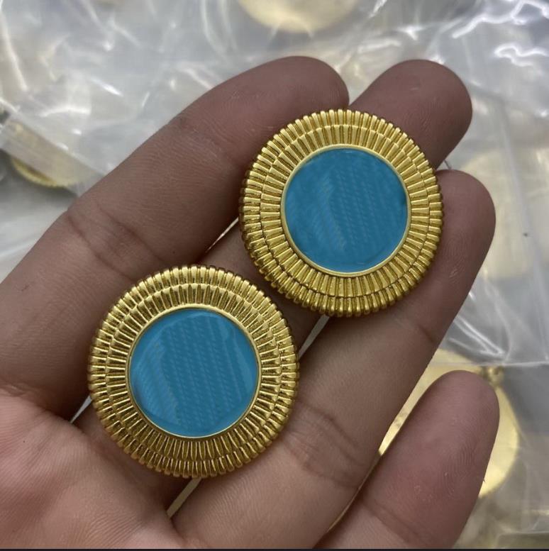 Fashion Nouvelle boucle d'oreille conçue Stud Love Heart V Letters Pendants Banshee Medusa Head Portrait 18K Gold plaque d'oreille Brouille à ore