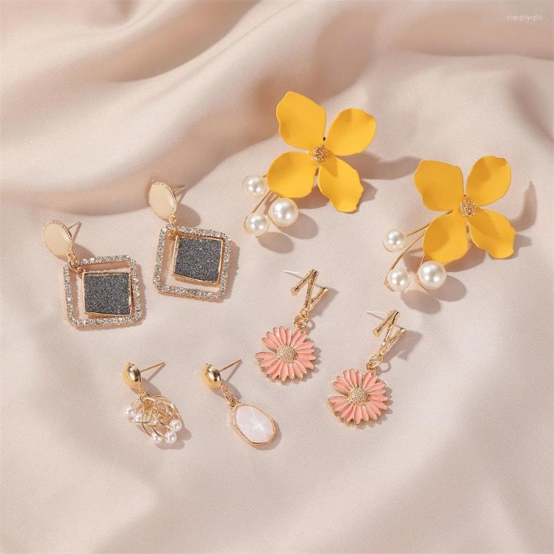 

Dangle Earrings 1 Pair Fashion Designer Zircon Drop Women's Flower Elegant Golden Stud Modern Pearl 2022 Trend Wedding Jewelry
