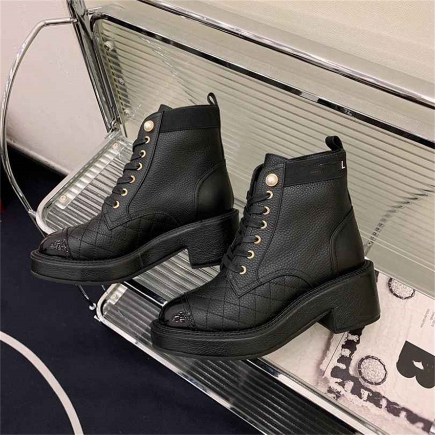 

Top Design Winter Boots Fashion Women Vintage Channel Decorative Leather Cotton Cloth Wool Warm Keeping High Heel Thick Sole Snow Flat Socks Shoes 04-07