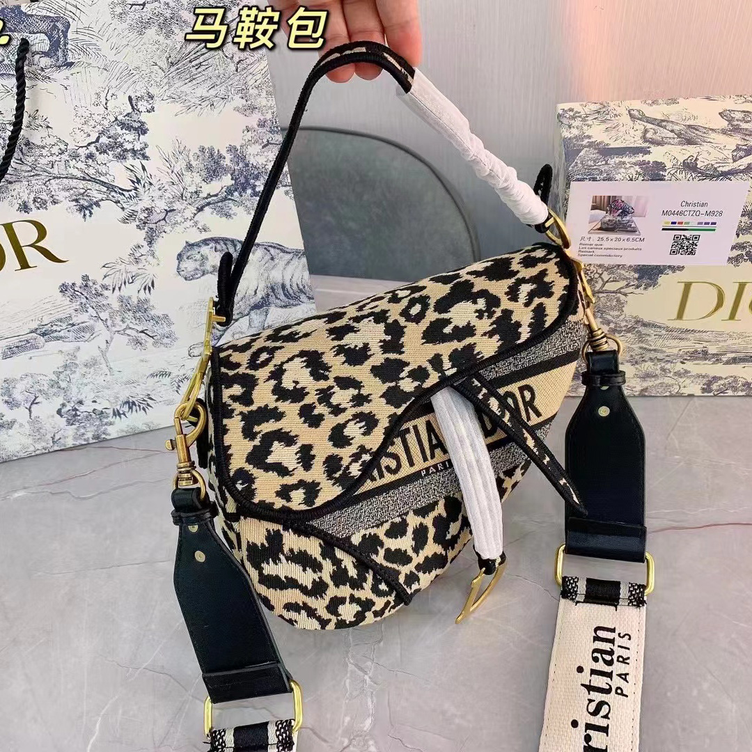 

Handbag Saddles bag with Strap Designer Bag backpacks Tote Wallet magnetic Metal pendant Purses Top 5A Shoulder bags Womens Crossbody Handbags q4, #7
