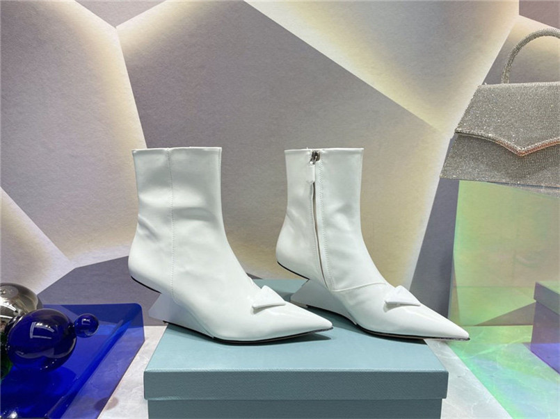 

Designer Luxury Ankle Boots Chunky Heel Booties 39 White Stretch Leather Boot With Original box, 10