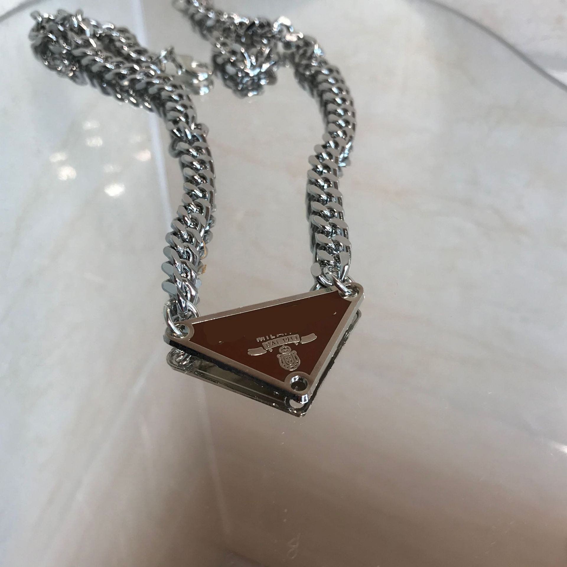 

Pendant Necklaces Mens Luxury Designer Necklace Chain Fashion Jewelry Black White P Triangle Pendant Design Party Silver Hip Hop Punk Men Necklaces Names T2302035