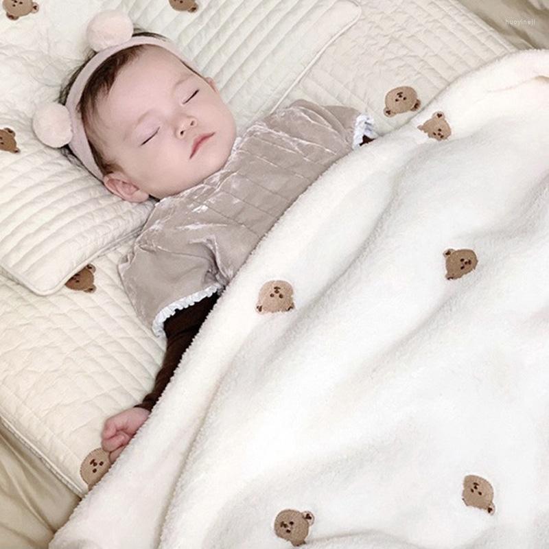 

Blankets Soft Baby Coral Fleece Infant Swaddle Envelope Wrap Bear Star Moon Embroidery Born Bedding Blanket Winter