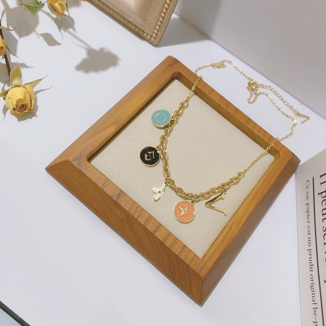 

Boutique Women's Necklace Luxury Style Jewelry Necklaces Delicate Fashion Design Popular Designer Brand High end Style Gift Campus Couple Family Friends