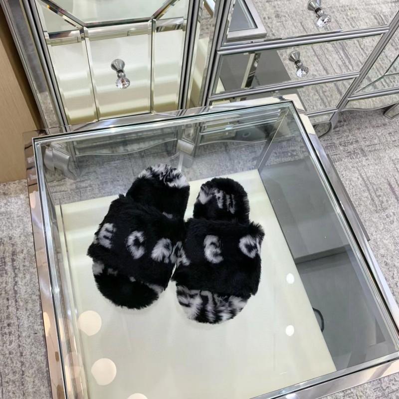 Slippers Slides New Designer Warm Soft Plush Sandales Women Luxury Indoor Full Furry Platform Shoes Winter Open Toe Fur Outdoor Flat Heel Letter Fli