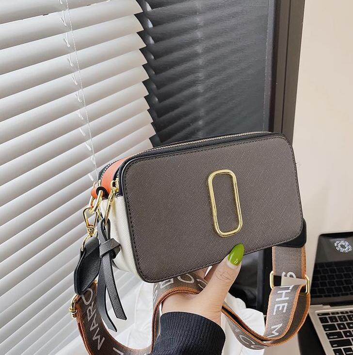 

RETAIL Designer Women Bags New 2022 Contrast Color Small Square Bag Trend Letter Single Shoulder Messenger Bag M007, Black