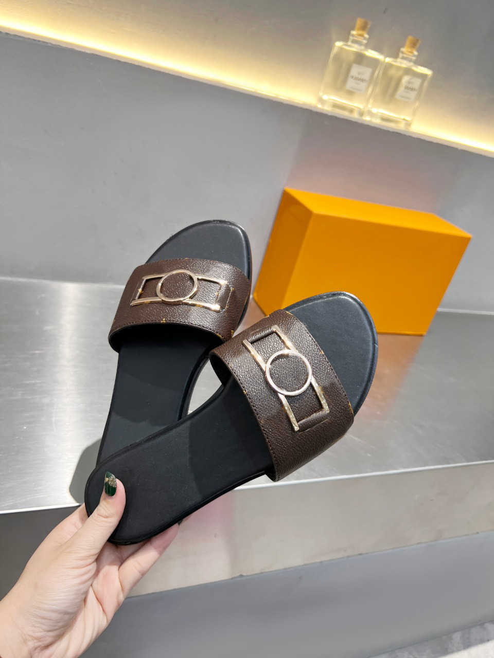 

2023 Women Slippers Sandals LOCK IT FLAT MULE Monograms Canvas gold Circles Outdoor Slipper Summer Designer Luxury Fashion Ladies Beach Flat Flip Flops With Box, #4