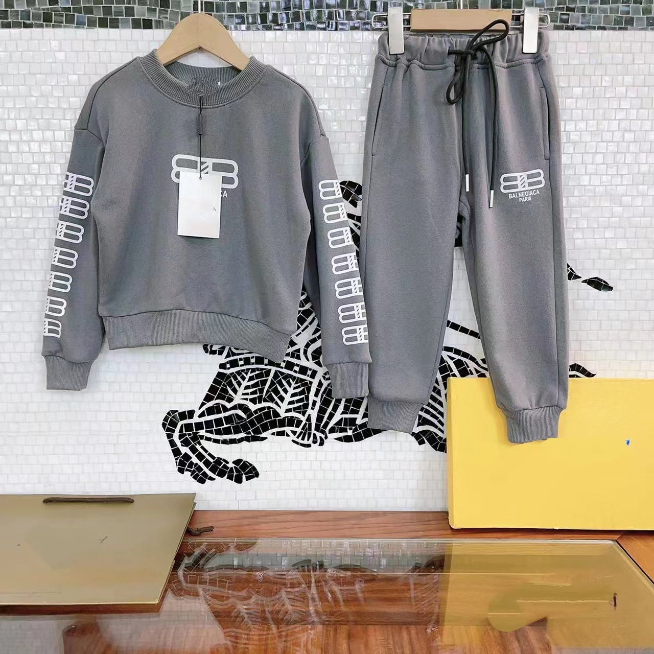 

designer kid clothe set black color baby boys autumn sport suits hoodie and pants child girls clothing sets -150 cm send with box, Gray