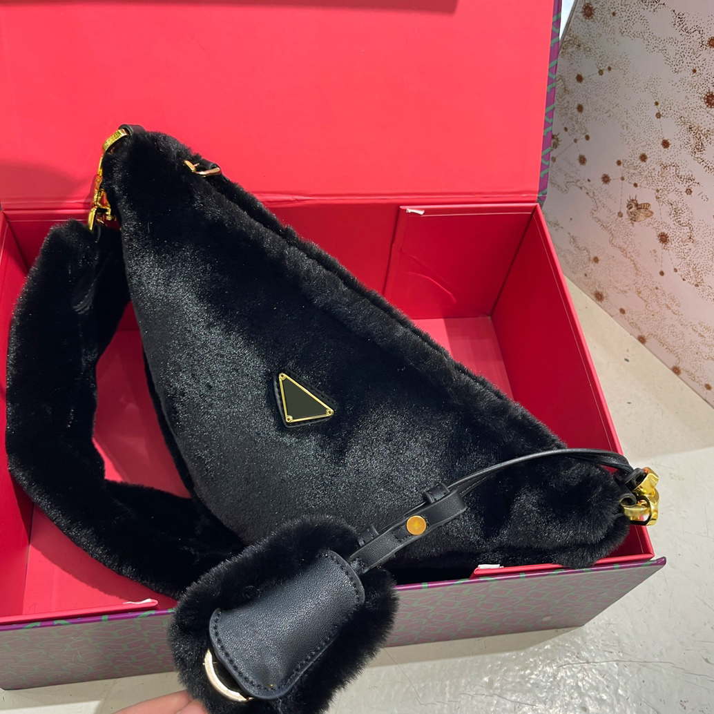 

Womens Shoulde Bags Diagonal Crossbody Triangle Plush Bag Luxury Designer Silver Metal Triangle Handbags For Women Holder Purse pouch 18x14cm, Black and black rhinestones
