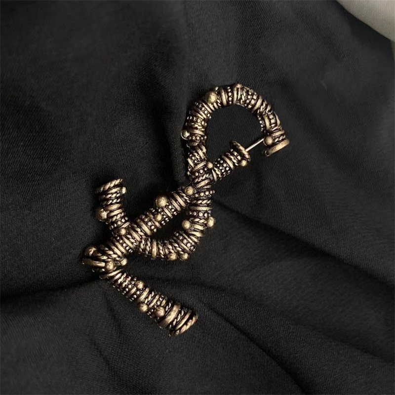 

Luxury Jewelry Designer Brooch For Mens Women Accessory Letter Luxurious Broochs Wedding Party Lady Brooches