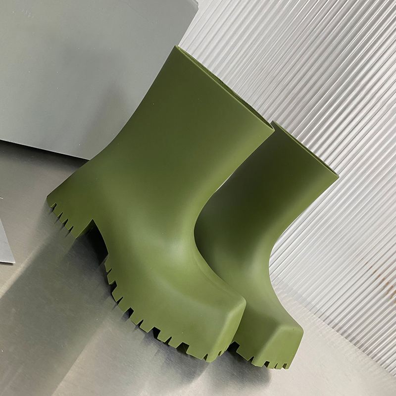 2023 Women designer Boots Paris Rain boots Blcg Trooper Rubber Luxury shoes square toes Rainboots Rubber platform half ankle booties black Dark Gree
