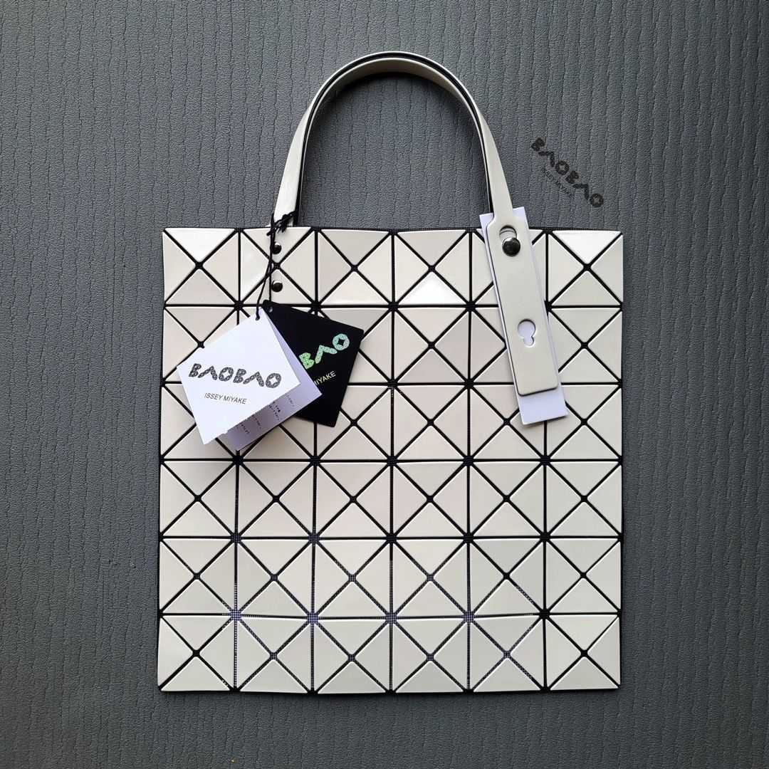 

designer bag designer Isseyss tote Miyake bag 6 grid single shoulder hand shiny diamond large capacity radium shooter hand KEI8 IBQR, Dark gray