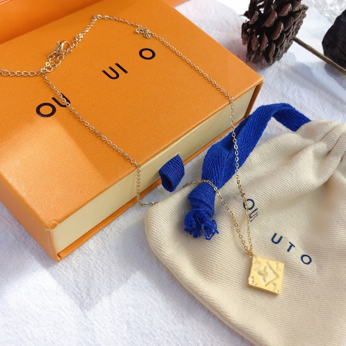 

High Level Design Long Chain Necklace Luxury Brand Pendant Necklaces Designer Romantic Style Jewelry Classic Popular Brand Fashion Versatile Choice Love Gift