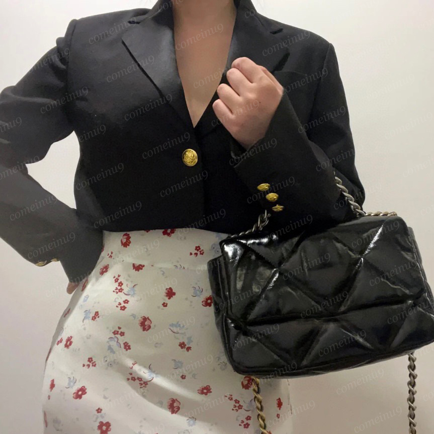 

2023 Colors Women's Lambskin 19 Bags Original Quality Quilted Flap Crossbody Bags Silver Metal Lock 26cm Ladies Shoulder Bag Designer Handbags 30cm with Box Factory, Contact us for colors