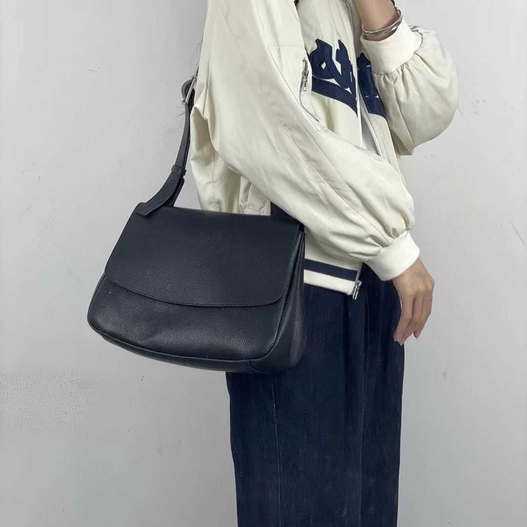 

Bags Leather Designer Lily Da Mei's same clamshell messenger bag Very simple leather single shoulder bag Large capacityClassic tote bag THE TKAE, Messenger bag # black