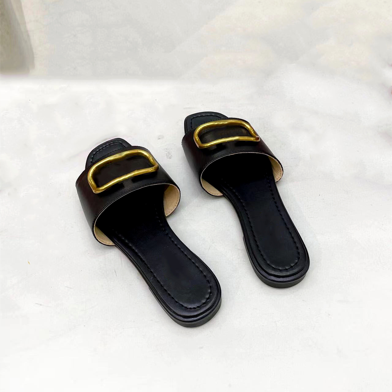 

Classic Ladies Slippers Designer Top Leather Fashion Versatile Flat Heel Casual Sexy Temperament Sandals 35-43 Sizes With Box, Shoe box