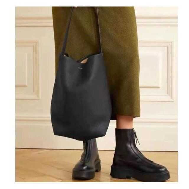 

Bags Women Designers Luxurys The Row Tote Crossbody Leather Bucket Half Moon Bag Crescent Underarm Shoulder Purse FC07 CDJ4, Elephant grey