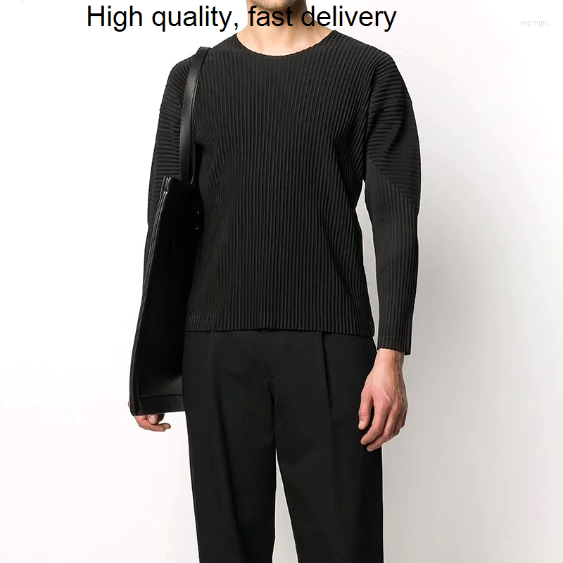 

Men' T Shirts Miyake Homme Lssey Plisse Pleated Fabric Top Loose Round Neck Versatile Leisure Vertical Grain Men' Fashion Long Sleeve, Black