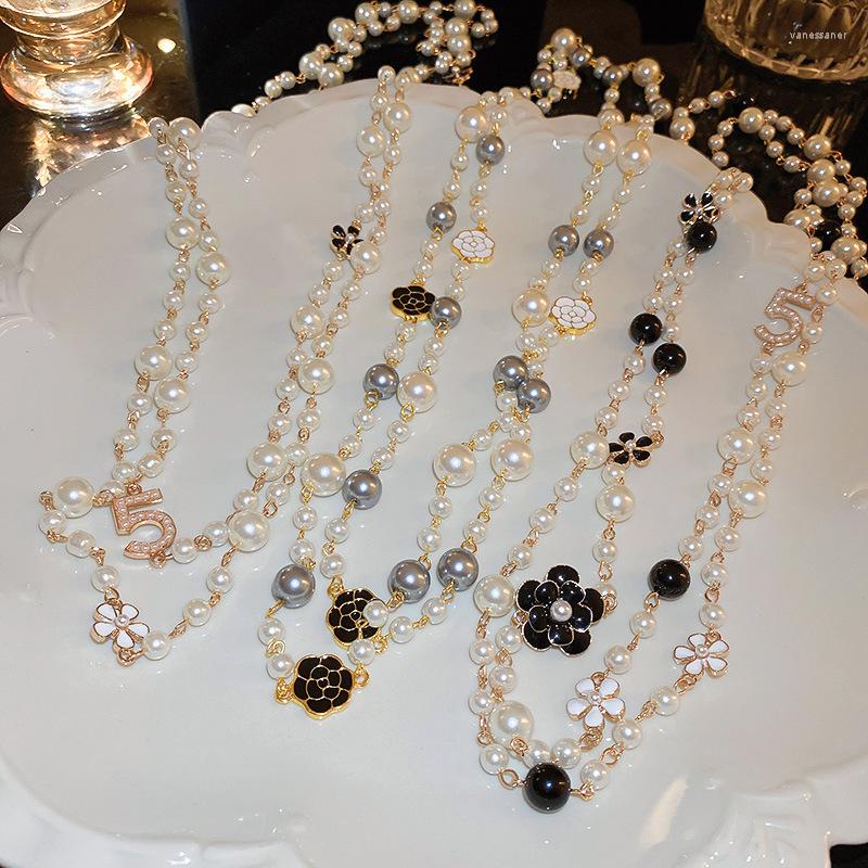 

Chains Luxury Bling Rhinestones Letter Flower Pendant Necklace For Women White Grey Color Faux Pearl Long Necklaces