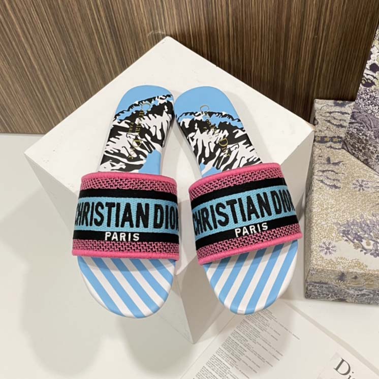 

2023 sandal slipper Internet celebrity burst solid color flat heels leisure thickened outside wear stepping on poop feeling increased 5 cm cake slippers 125, D 10