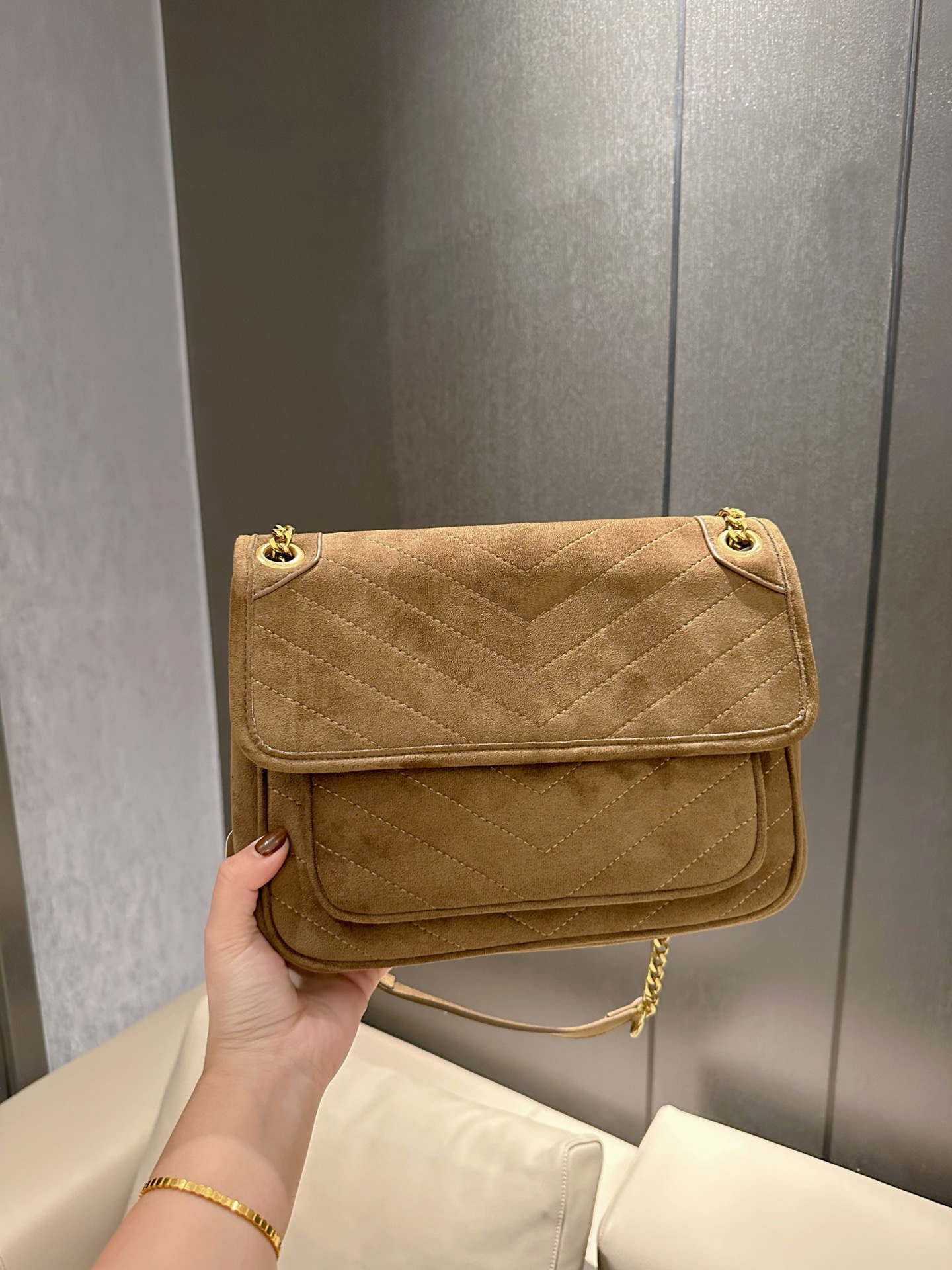 

TZ Classic Nubuck leather Niki chain bag Vintage flap shoulder bags metallic chain crossbody bag Luxuries Designers handbag Women's V-shaped quilted handbags 28CM, Black