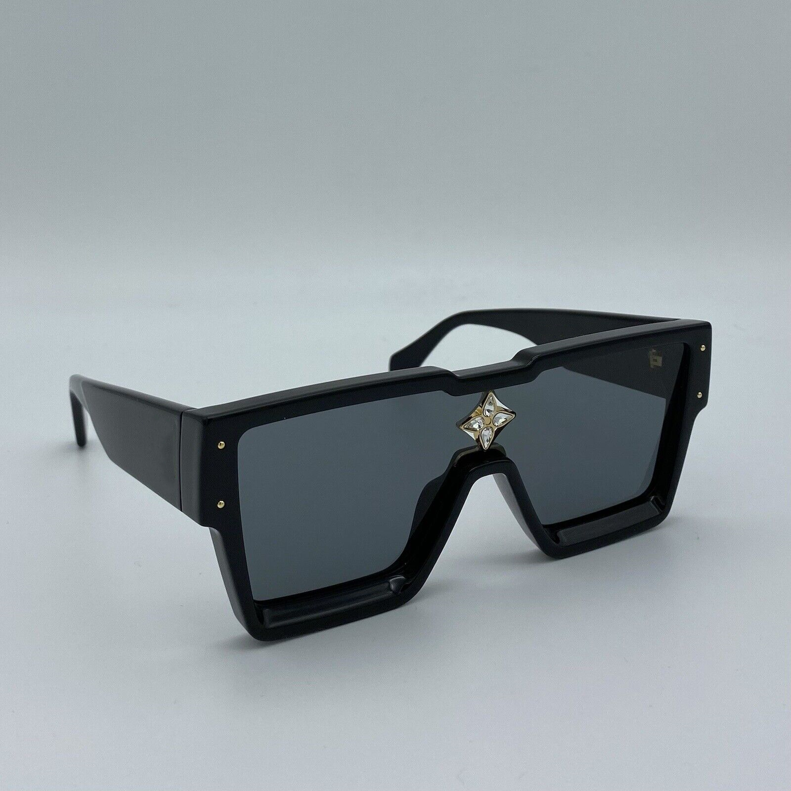 

Summer Sunglasses For Men and Women style Anti-Ultraviolet Retro Plate square Full Frame fashion Eyeglasses Cyclone Sport Mask sunglasses Millionaire Random Box