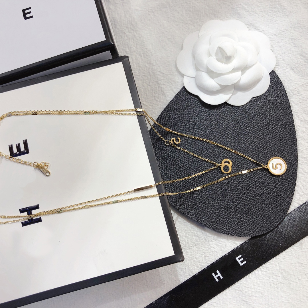 

Luxury Brand Pendant Necklace Delicate Design Double Layer Necklaces High end Designer Jewelry Long Chain Fashion Women's Exclusive Selection Women's Gift Couple