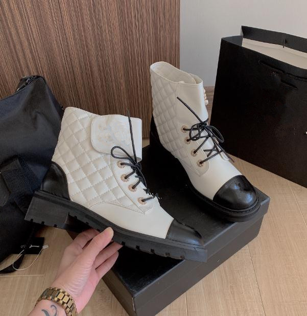 

Designer Leather Martin Boots Women's Flat Lace-Up thermal buckle Boot Thick Sole Heightening All-match Non-slip Ladies Short Ankle Boots, White