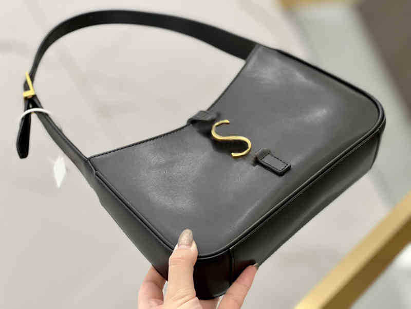 

Shopping Bags Women Fashion Shoulder Designer Niche Baguette Wild Underarm Leather Portable All-match Handbags 220316, White