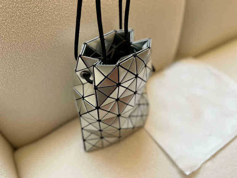 

Evening bag Plaid Pattern Bucket Bag Crossbody for Women Vintage Trend Designer Shoulder Handbags Tote Female Purses 221112, Silver