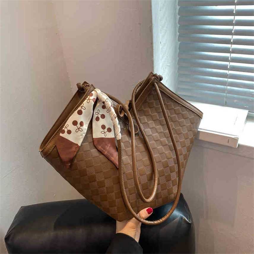 

Large capacity bag women's advanced sense 2022 new fashion commuter handbag versatile one shoulder underarm Bucket Bag, Black