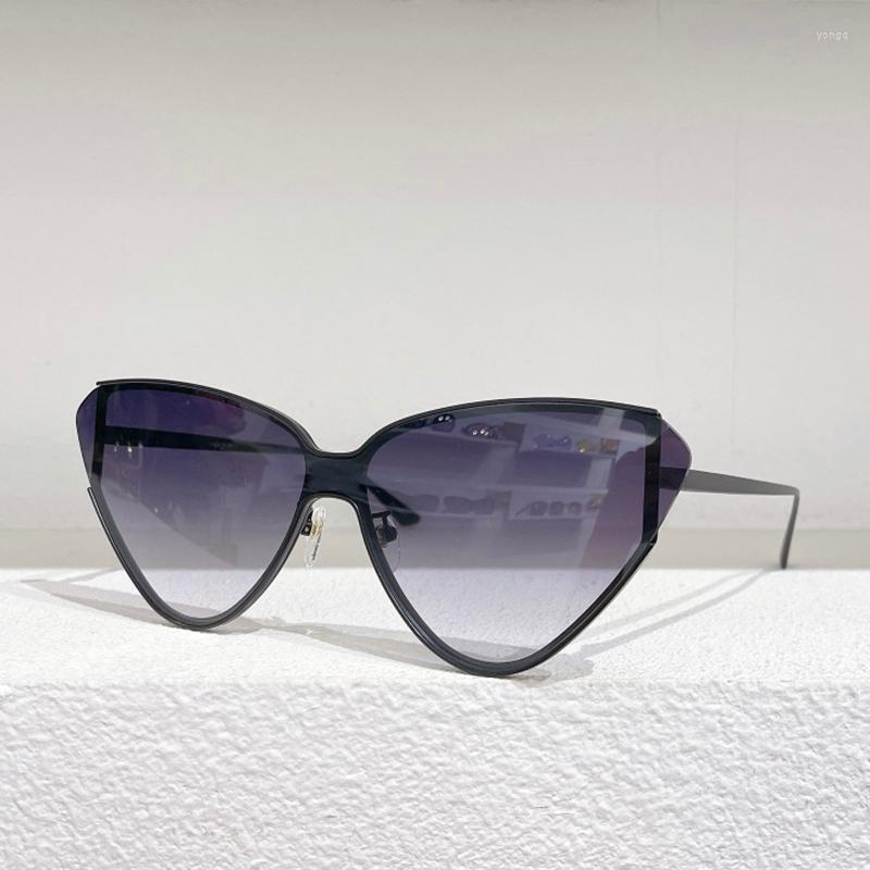 

Sunglasses 2022 Top Quality Black Metal Butterfly Frame Women Fashion Gradient Lens With Six Colors