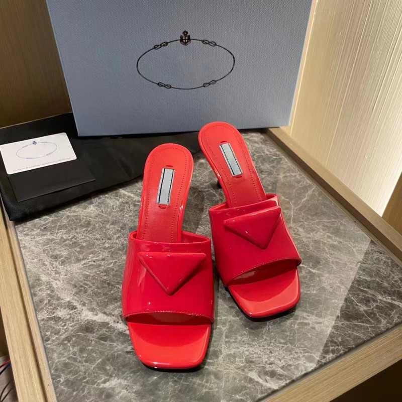 

New Fashion Slippers Designer Top Grade Sandals Leather High Heels Shoes Half Bracket Letter Triangle Rubber Slip resistant Outdoor Beach Candy Herringbone, Black